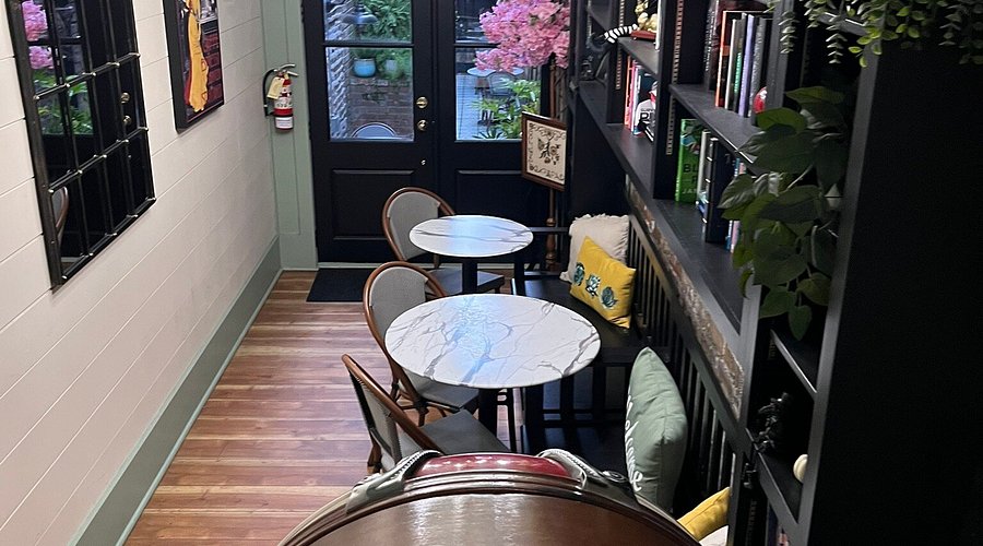 Inside Café de Luna